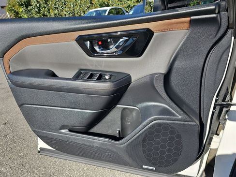 Used 2025 Subaru Forester Sport image 28