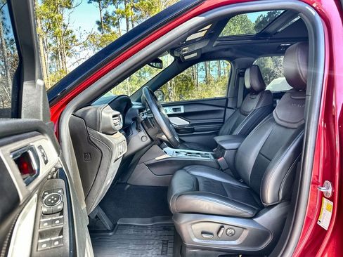 Used 2021 Ford Explorer Platinum w/ Premium Technology Package image 20