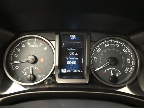 Used 2017 Toyota Tacoma TRD Sport image 15