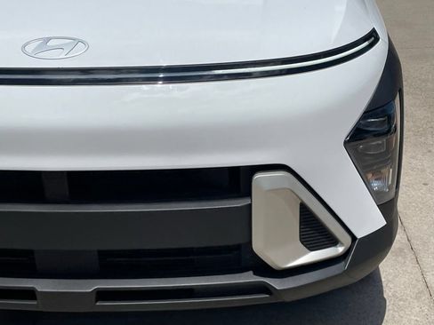 Used 2025 Hyundai Kona SEL FWD image 7