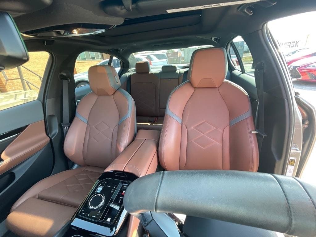 Used 2024 BMW 530i xDrive w/ M Sport Package AWD/4WD image 11