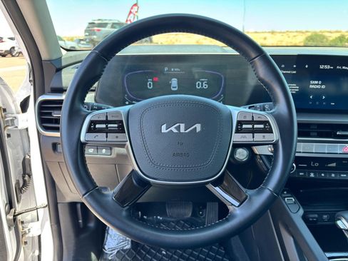 Used 2025 Kia Telluride S FWD image 18