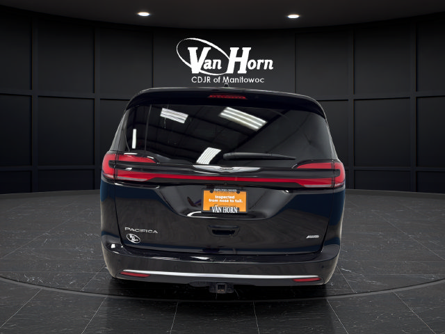 Certified 2025 Chrysler Pacifica Pinnacle w/ Trailer Tow Group AWD/4WD image 6