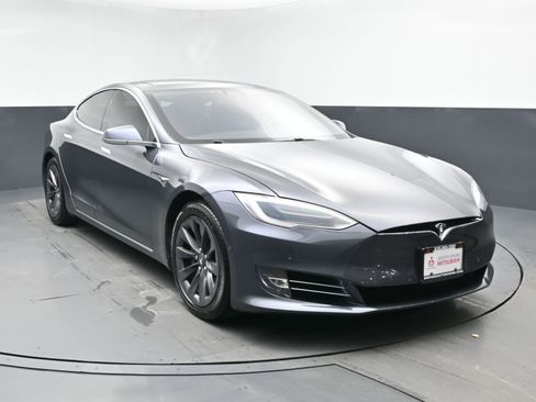 Used 2018 Tesla Model S AWD image 2