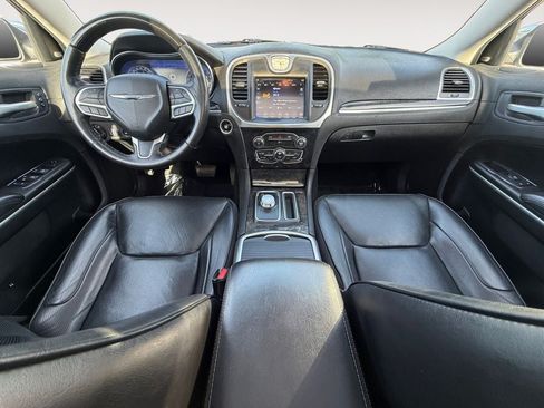 Used 2020 Chrysler 300 Limited RWD image 11