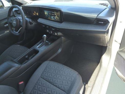 Certified 2025 Nissan Kicks SV w/ SV Premium Package FWD image 18