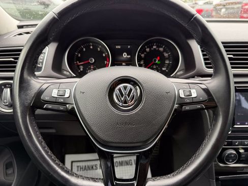 Used 2018 Volkswagen Passat 2.0T SEL Premium FWD image 22