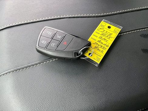 Used 2025 GMC Acadia Elevation image 36