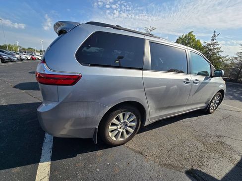 Used 2015 Toyota Sienna LE AWD/4WD image 8