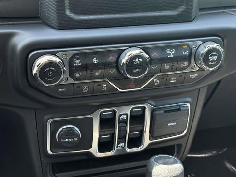 Used 2021 Jeep Wrangler Unlimited Sport AWD/4WD image 18
