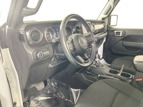 Used 2022 Jeep Gladiator Sport image 9
