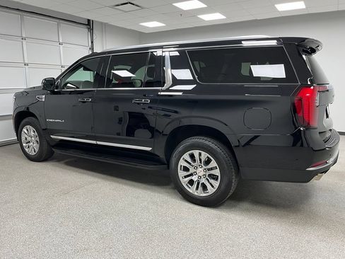 Used 2025 GMC Yukon XL Denali AWD/4WD image 7