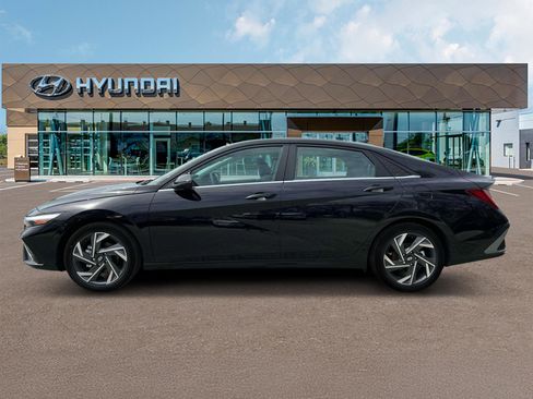 New 2025 Hyundai Elantra Limited FWD image 3