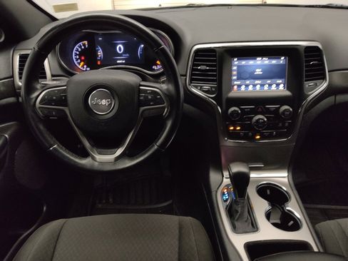 Used 2018 Jeep Grand Cherokee Laredo AWD/4WD image 22