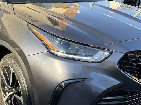 Used 2022 Toyota Highlander XSE image 10
