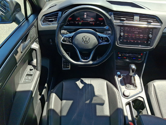 Used 2023 Volkswagen Tiguan SE R-Line AWD/4WD image 11