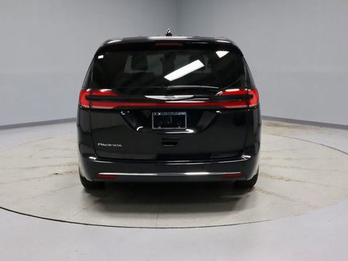 Used 2025 Chrysler Pacifica Select FWD image 9