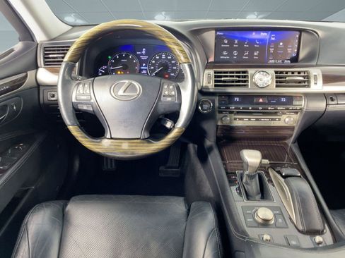 Used 2017 Lexus LS 460 w/ Comfort Package image 4