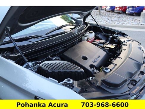 Used 2023 Chevrolet Traverse RS image 33