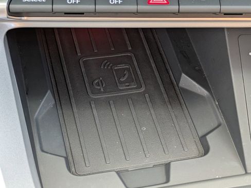 Used 2024 Audi Q3 2.0T Premium Plus image 23