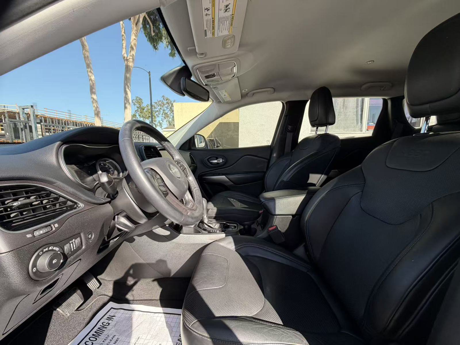 Used 2019 Jeep Cherokee Limited FWD image 8
