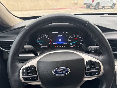 Used 2022 Ford Explorer XLT w/ Equipment Group 202A image 11