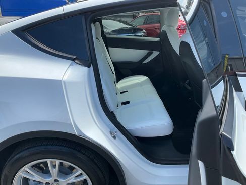 Used 2021 Tesla Model Y Long Range AWD/4WD image 55