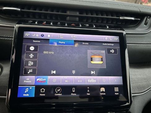 Used 2021 Jeep Grand Cherokee L Overland w/ Luxury Tech Group IV AWD/4WD image 16