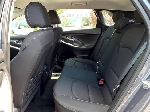 Used 2018 Hyundai Elantra GT FWD image 4
