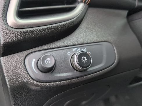 Used 2022 Chevrolet Trax LS w/ Tint and Cruise Package AWD/4WD image 17