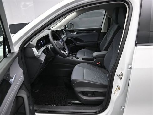 New 2026 Volkswagen Tiguan SE image 9