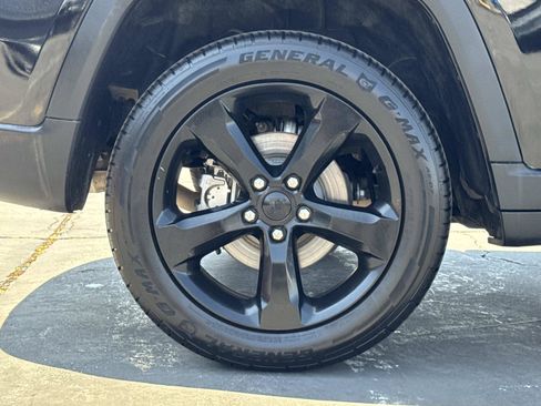 Used 2023 Jeep Grand Cherokee Altitude AWD/4WD image 35