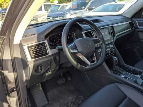 Certified 2023 Volkswagen Atlas SE w/ Panoramic Sunroof Package image 9