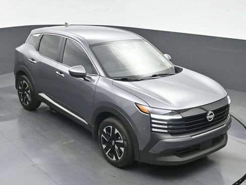 Used 2025 Nissan Kicks SV AWD/4WD image 35