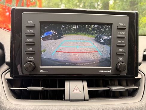 Used 2022 Toyota RAV4 LE AWD/4WD image 24