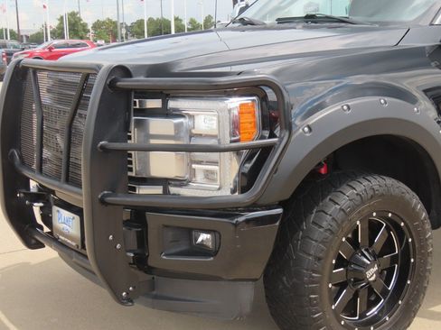 Used 2017 Ford F250 Platinum AWD/4WD image 3