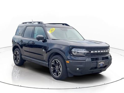 Used 2025 Ford Bronco Sport Outer Banks w/ Outer Banks Tech Package+ AWD/4WD image 3