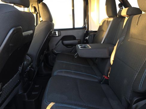 Used 2025 Jeep Wrangler Unlimited Rubicon 4xe w/ Convenience Group image 10