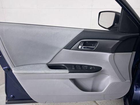 Used 2015 Honda Accord LX image 10