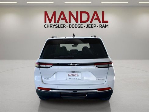 Used 2023 Jeep Grand Cherokee Limited image 7