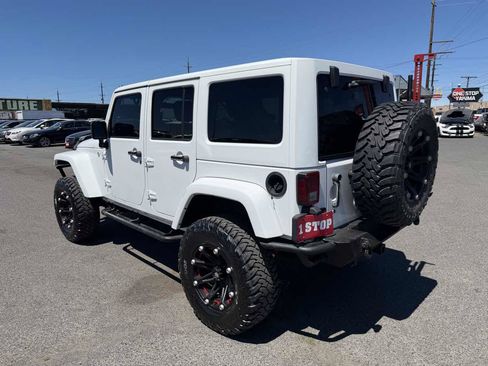 Used 2012 Jeep Wrangler Unlimited Sahara w/ Connectivity Group AWD/4WD image 6