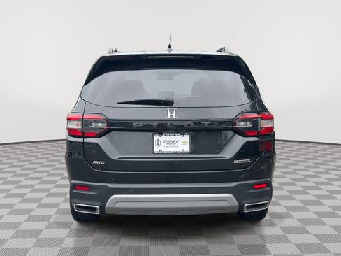 Used 2023 Honda Pilot Touring image 4