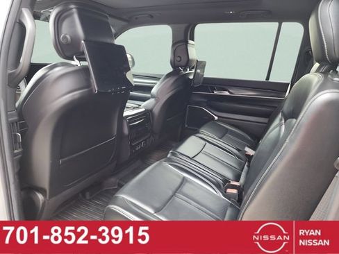 Used 2022 Jeep Wagoneer Series I w/ Premium Group I AWD/4WD image 12
