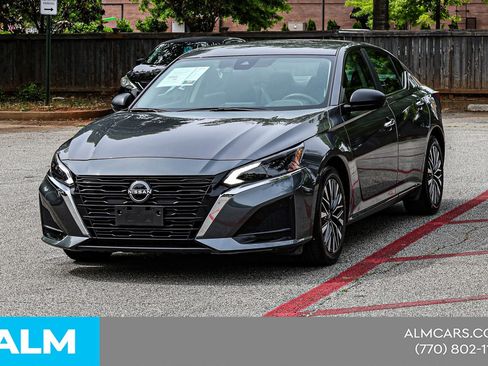 Used 2025 Nissan Altima 2.5 SV FWD image 4