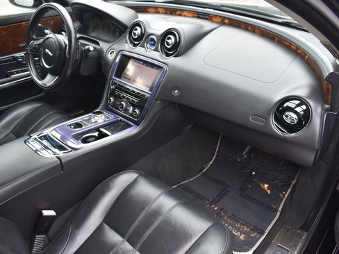Used 2013 Jaguar XJ image 16