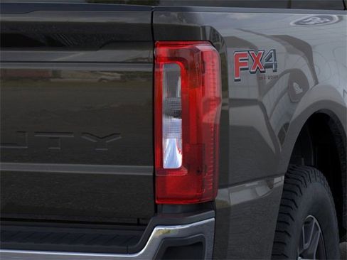 New 2025 Ford F250 XLT w/ FX4 Off-Road Package image 21