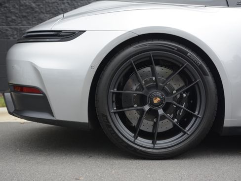 Certified 2026 Porsche 911 Targa 4 GTS AWD/4WD image 33