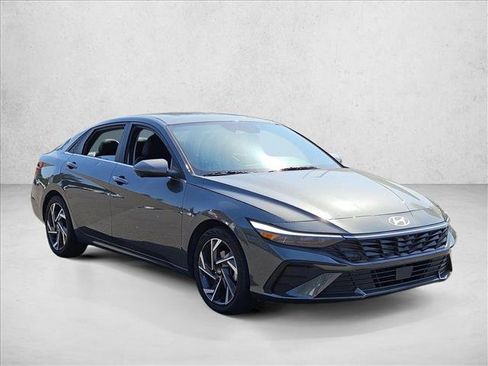 Used 2024 Hyundai Elantra Limited FWD image 3