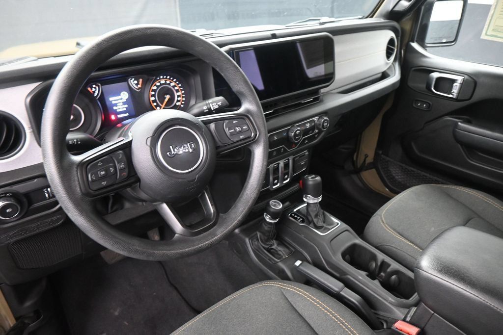 Used 2025 Jeep Wrangler Sport AWD/4WD image 14