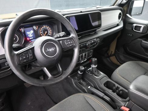 Used 2025 Jeep Wrangler Sport AWD/4WD image 14